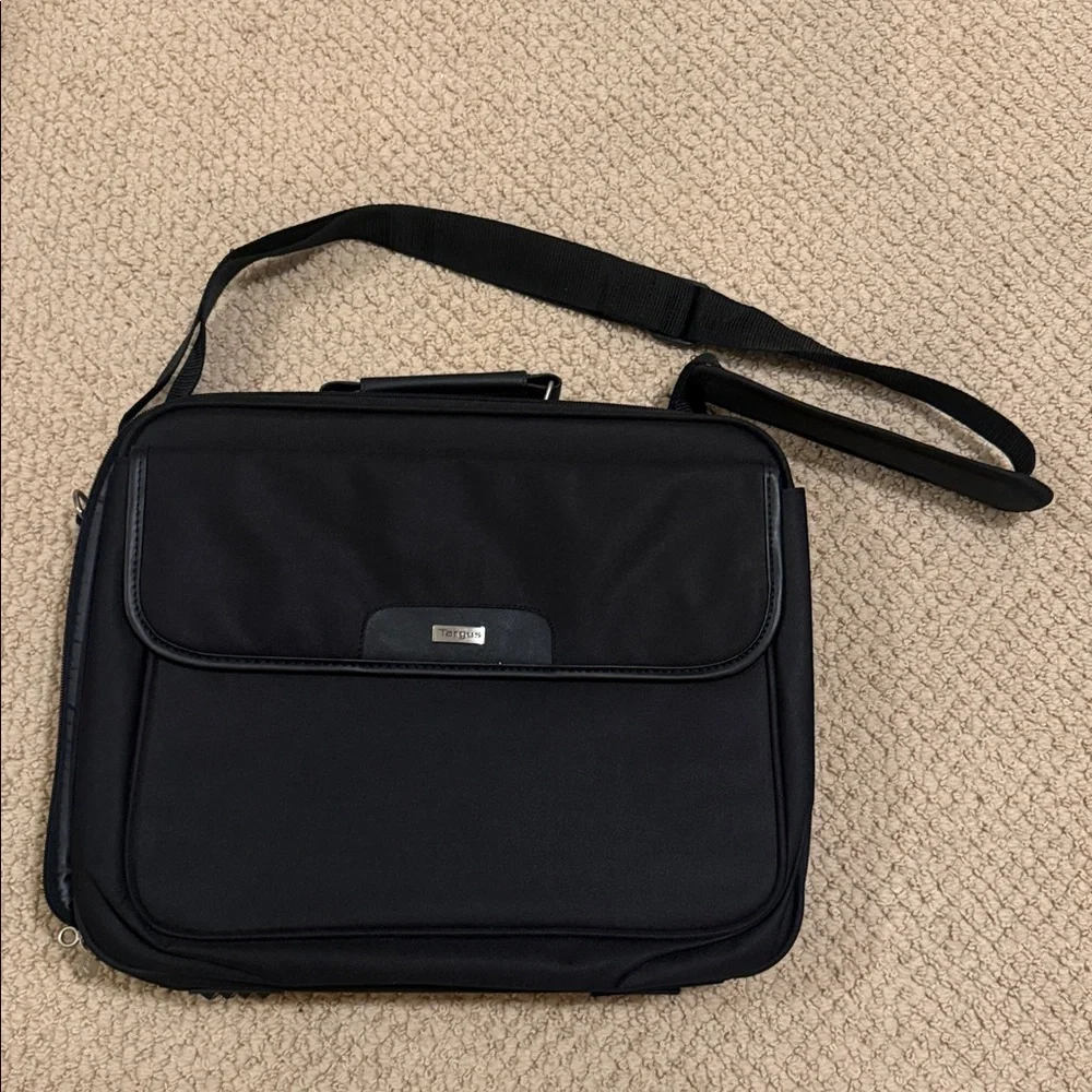 Targus Black Laptop Briefcase with Shoulder Strap